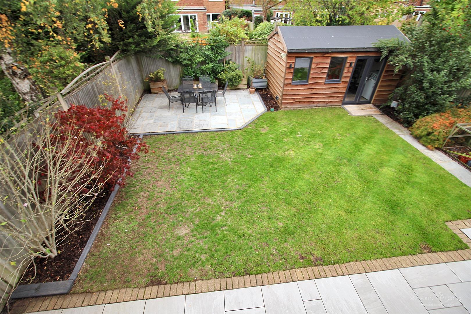 3 bed property in The Birchwoods, Reading